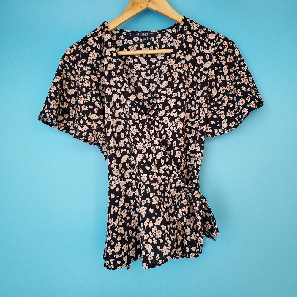 One Clothing Wrap Blouse Size XS Floral Short Sleeve Textured